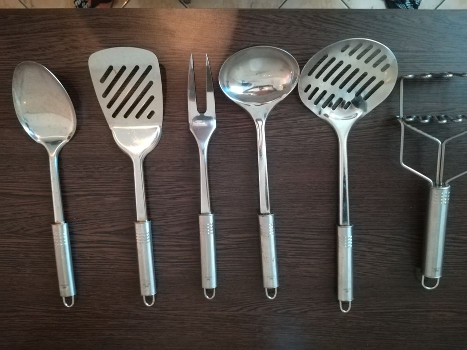 Set ustensile bucatarie