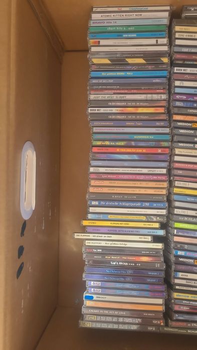 CD, DVD ,casete videoa și audio.