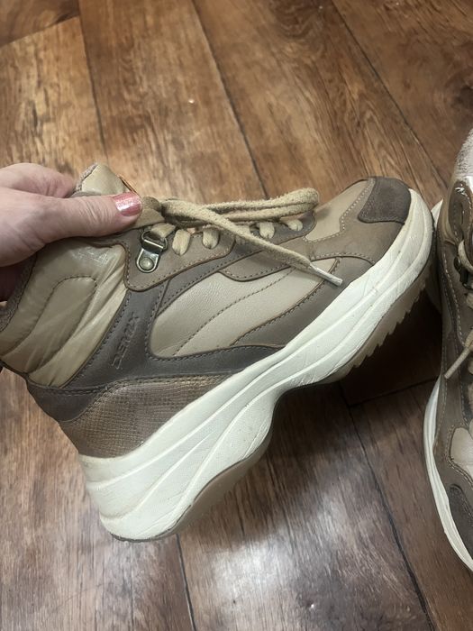 Кроссовки демисезон.