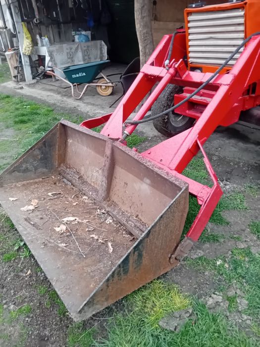 Încărcător frontal