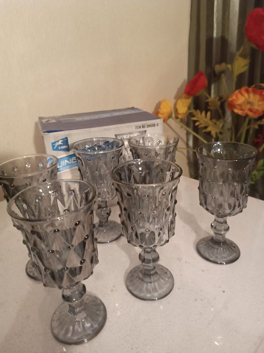 Продам новые фужеры,серое стекло.