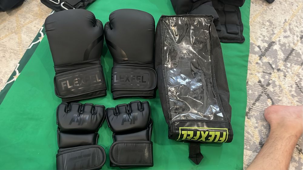 Перчатки боксерские и маленькие для мма с чехлом