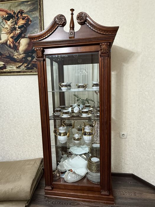 Продам сервант из настоящего дуба