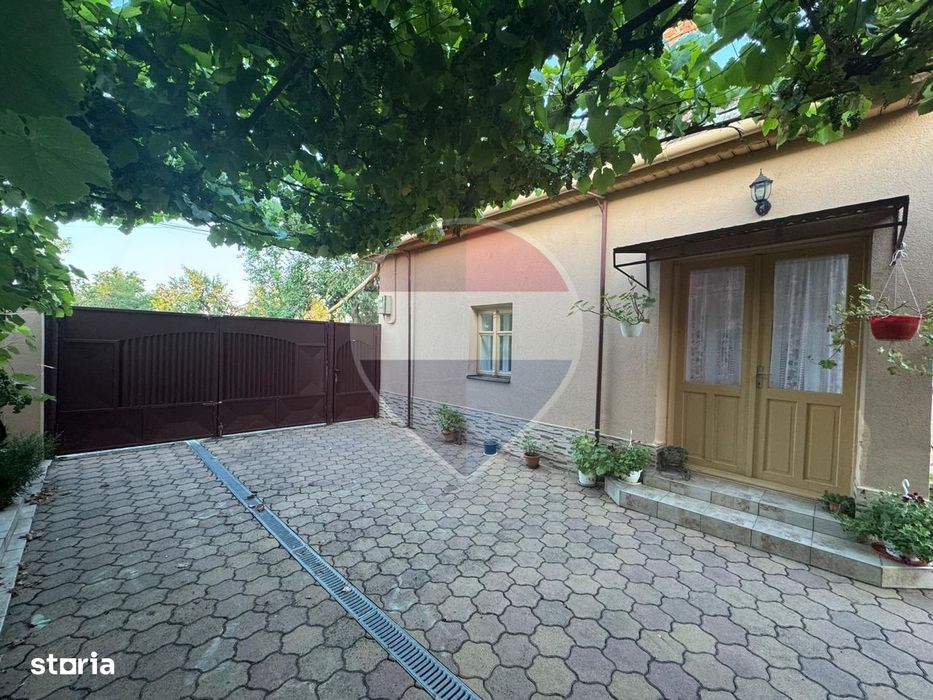 Casă cu 1439 mp teren Semlac la 37 km de Arad ( 2 cai de acces)