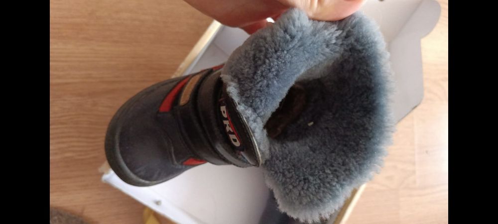 Продам детские ботинки