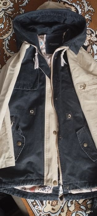 Продам ветровку.