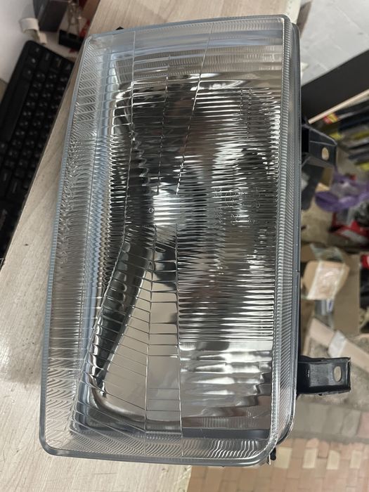 Фара VW tranporter T4 правая
