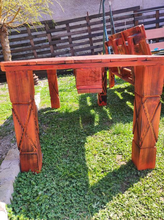 Bănci si mese si ornamente de grădină