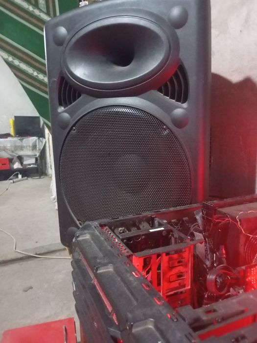 Vând boxa de 250 de wați