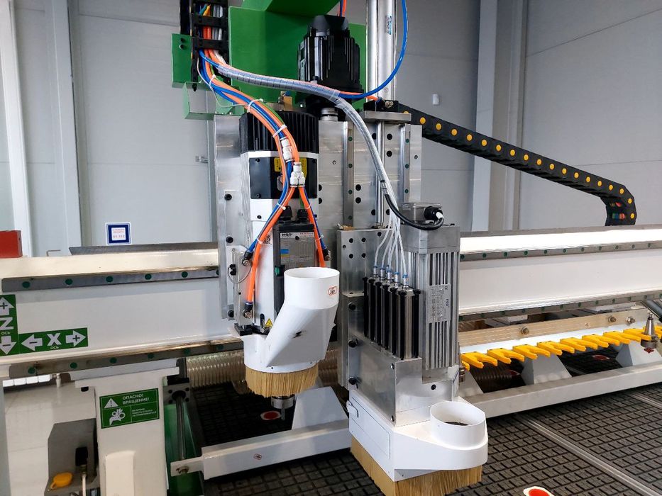 Фрезерно-гравировальный станок с ЧПУ WoodTec HA 2030 QP