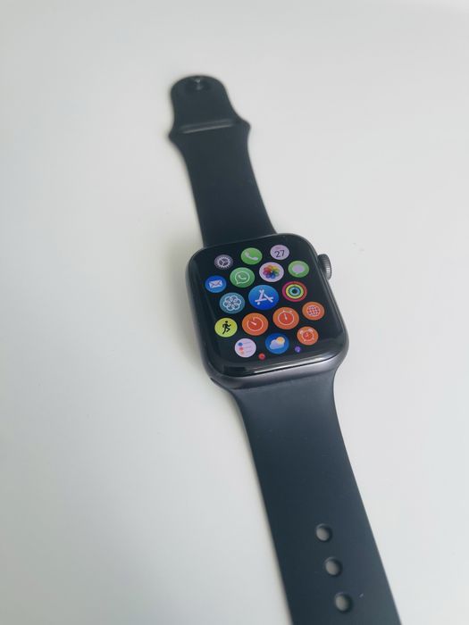 Apple Watch SE 44-мм.
