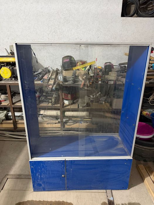 Продается витрины б/у Срочно ,состояние хорошее,крепкие