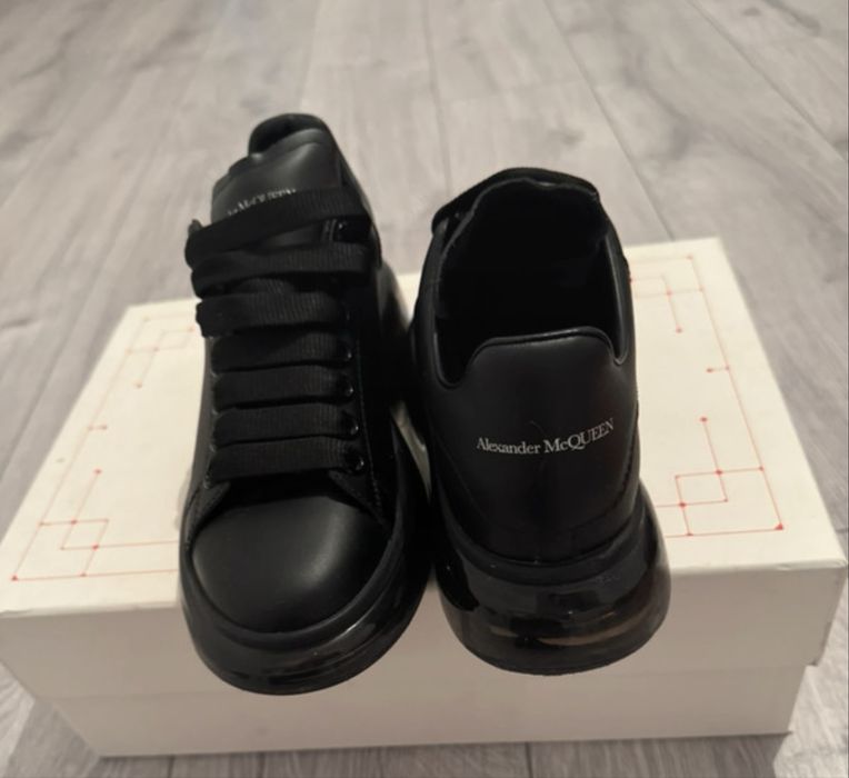 Pantofi sport Alexander McQueen originali, mărimea 38 – stare ca nouă