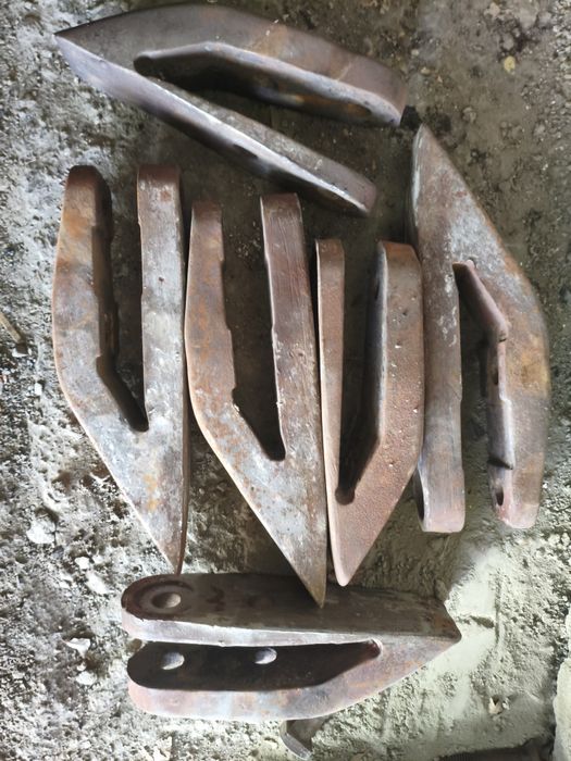 Продам клыки на экскаватор-погрузчик