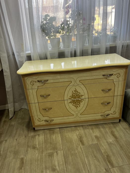 Продам комод в спальню