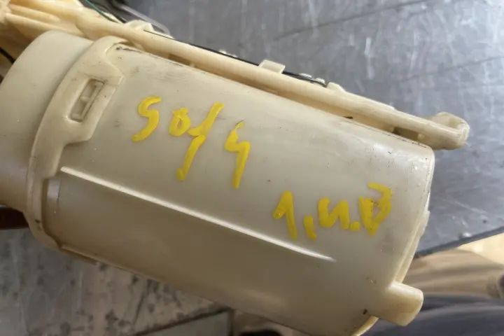 Pompa benzina in rezervor combustibil Volkswagen VW Golf 2001