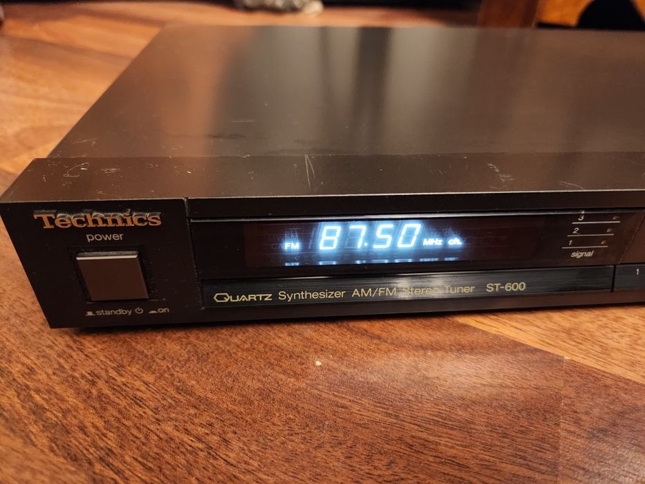 Amplificator  Hitachi și tuner