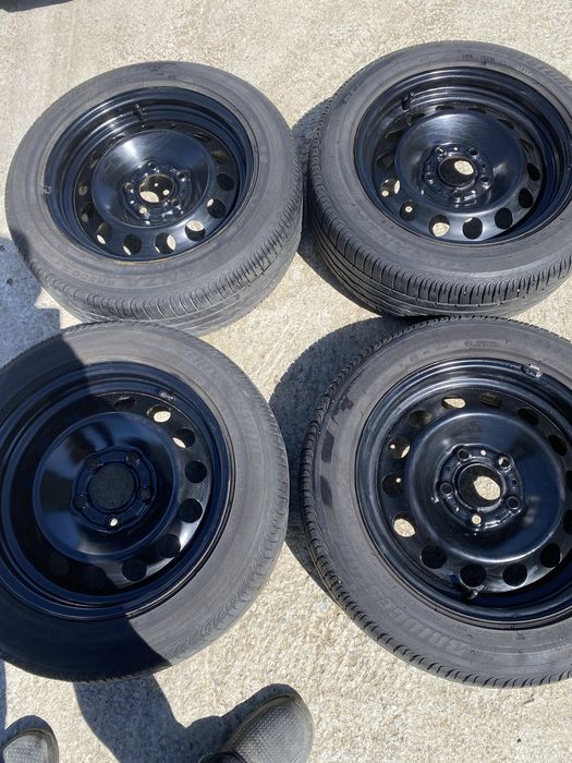 Cauciucuri vară 205/55/16 cu jante de tablă