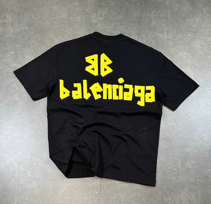 Нови мъжки тениски BALENCIAGA нови с етикети в черен и бял цвят.