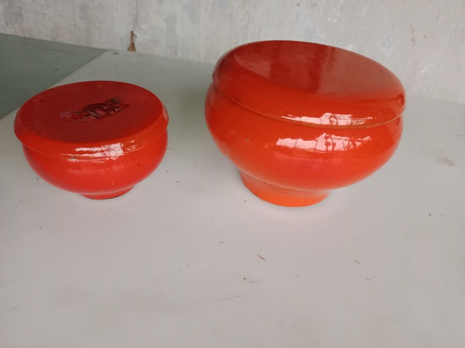 Продам старый сундук и старинный алюминиевый утюжок