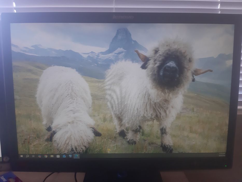 Lenovo M700 SFF компютър с монитор Thinkvision