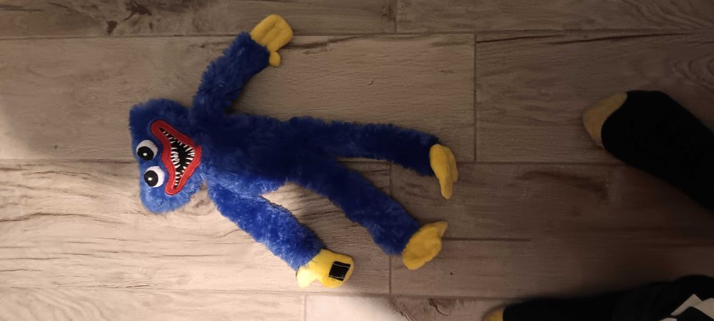 Хъги уъги син със лепкави ръце