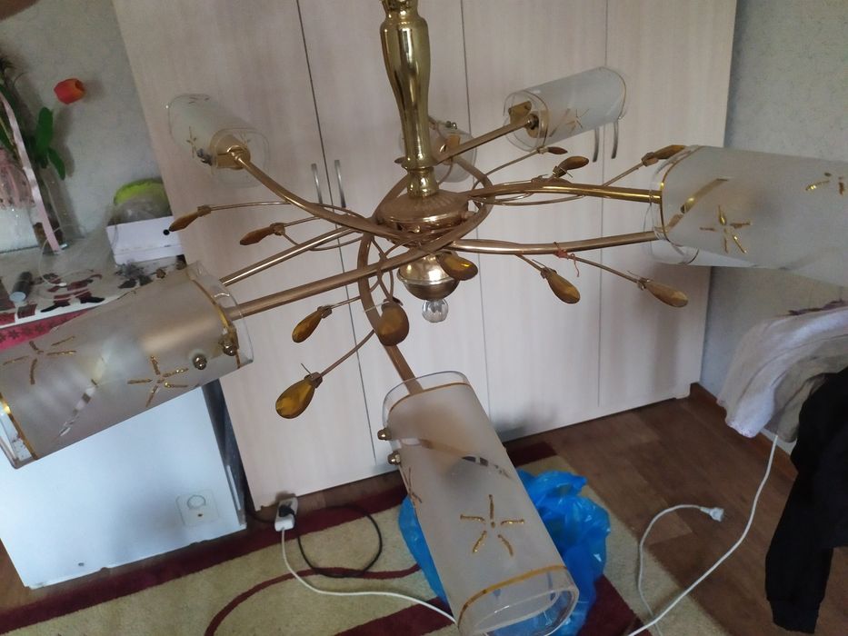 Продам люстру б/у