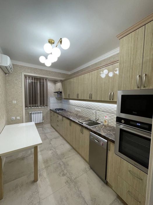 3-комнатная квартира в центре города, Гостиница России, Ойбек