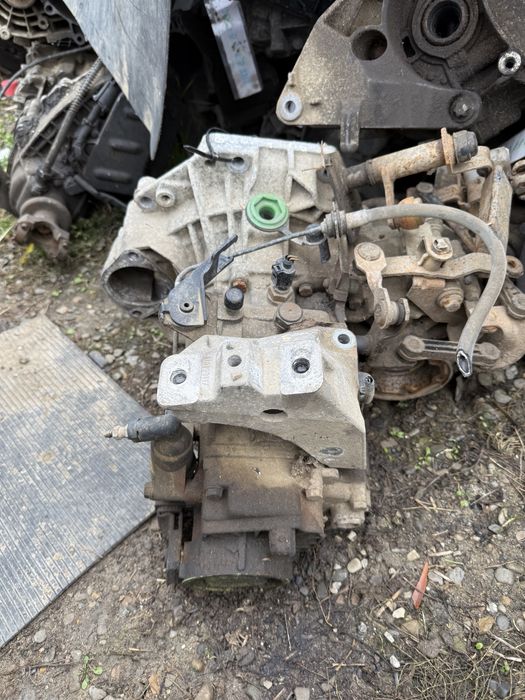 Cutie viteza vw caddy 1.9 sdi 2001