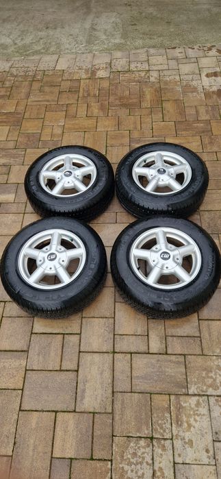 Vand  4 jenti+anvelope 205/70 r15 stare foarte buna