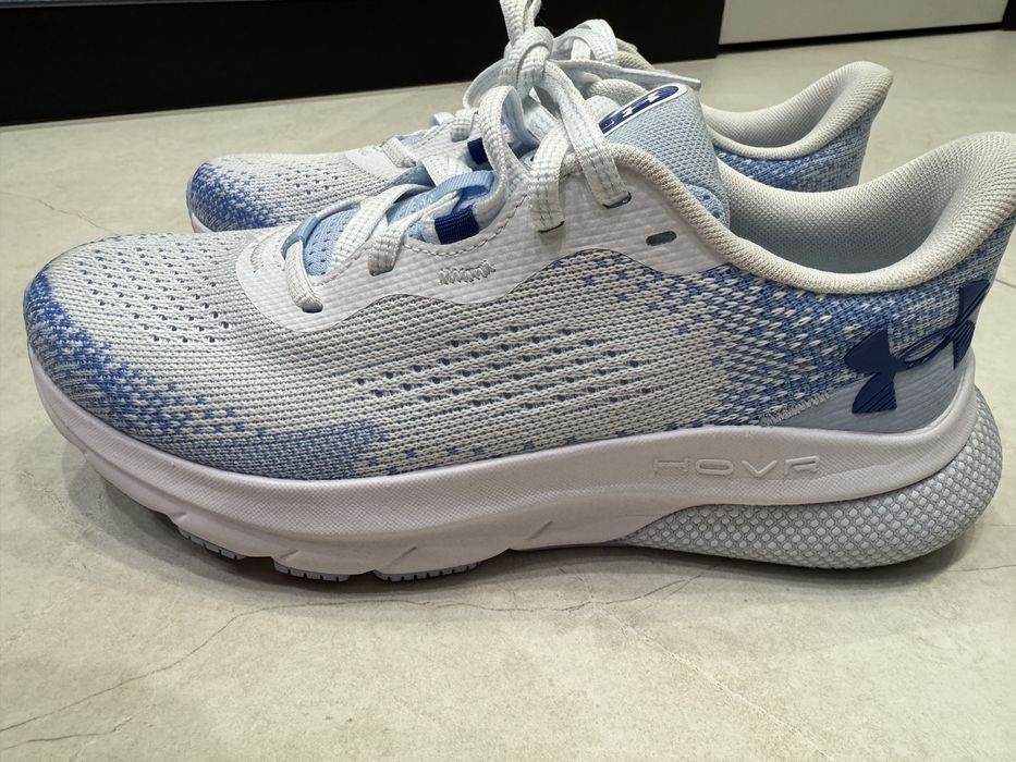 Under Armour кроссовки.