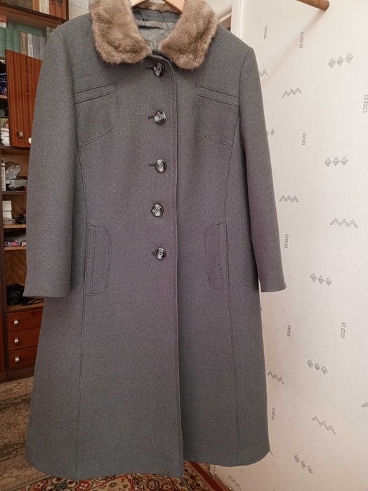 Пальто серое бельгийское размер 50