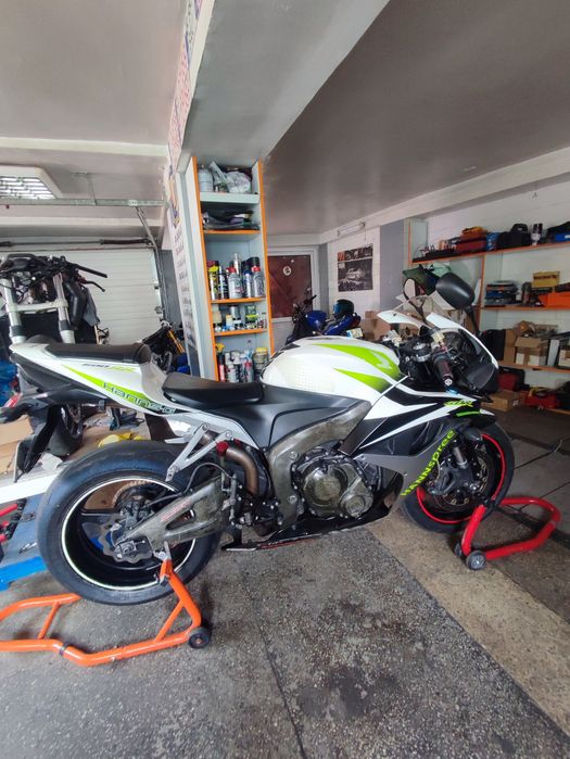 Honda CBR 600 RR strada si circuit