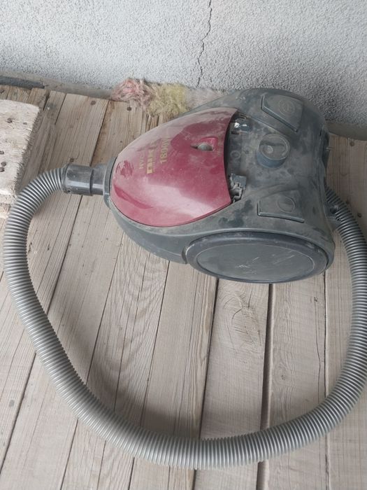 Eski televizorlar va plisos sotiladi