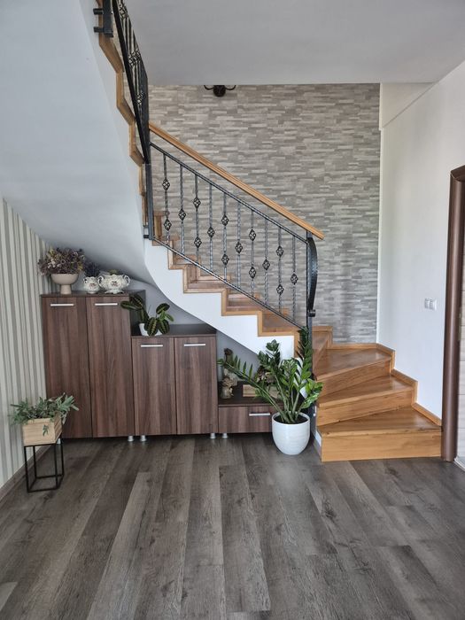 Casa de vanzare  zona Dealu Sf Petru