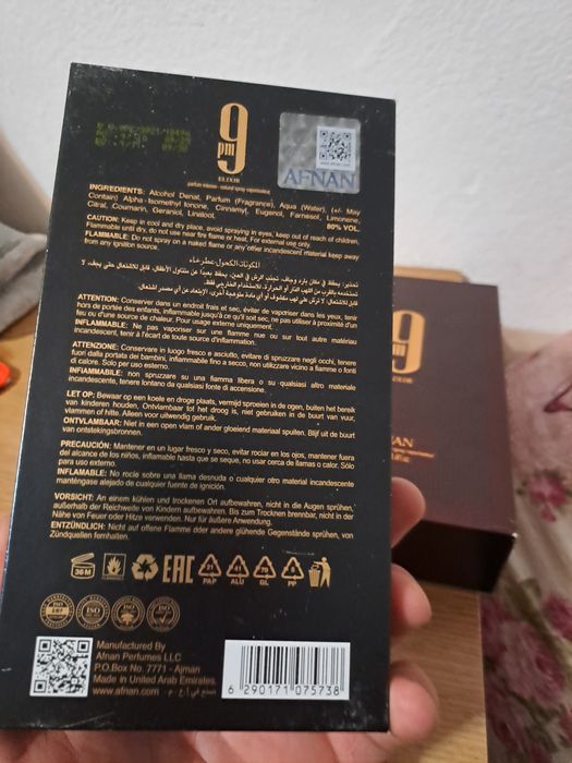 Vând 2 parfumuri afnan elixir si tyrannosaurus rex