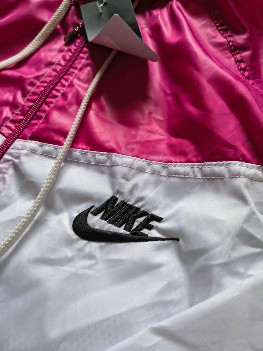 ПРОМО: Nike - Дамско шушляково яке