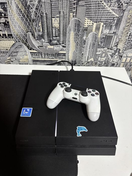 Продам Playstation 4