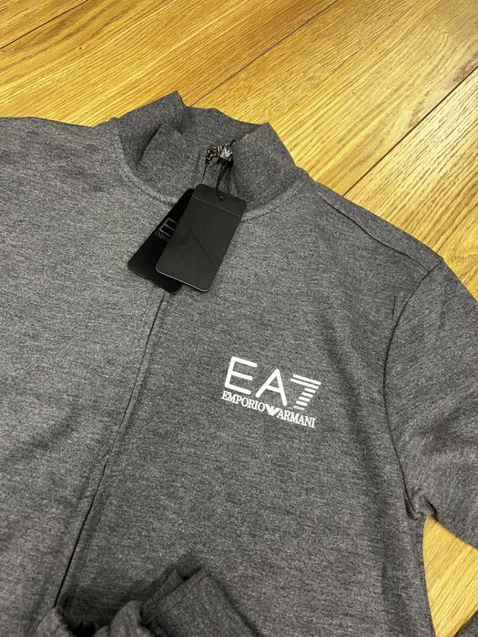 Мъжки екип нов сив