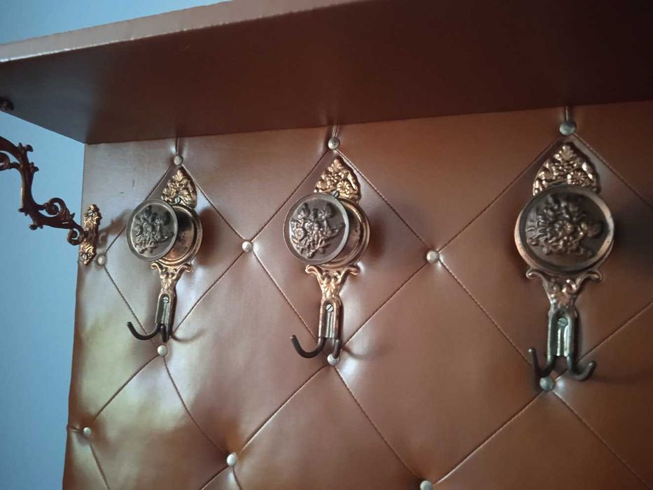 comoda, noptiera si cuier capitonat