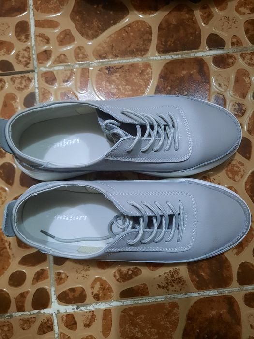 Женская обувь кроссовки