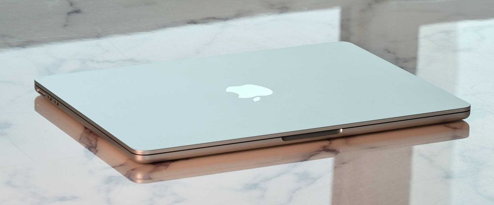 Macbook Air M2 13 Dyum 8/256GB + BONUS bilan