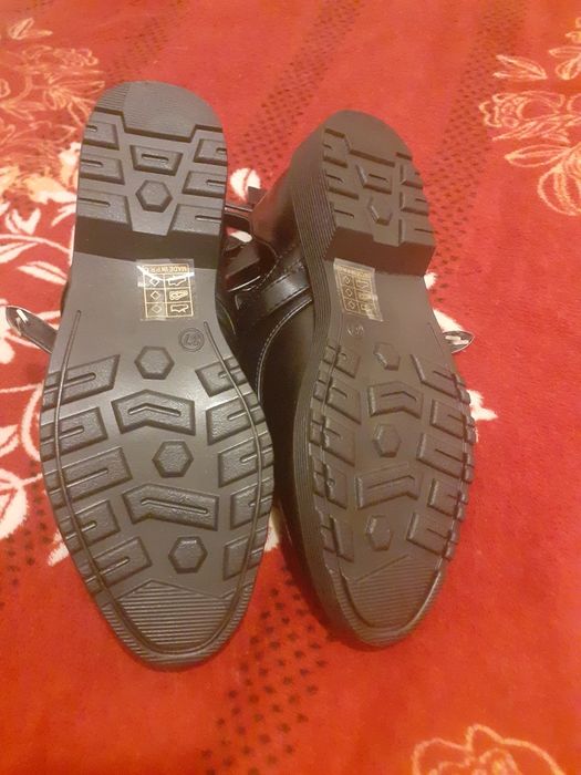 Pantofi noi decupati nr 37