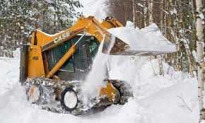 Чистка  снега техникой