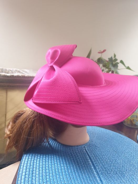 Pălărie fuxia pentru nunți