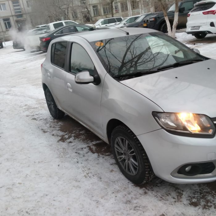 Продам Рено Сандеро