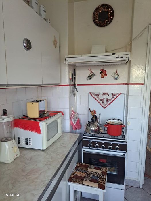 Apartament cu 2 camere etaj 3 din 4 zona P-ța București-Gara Centrală