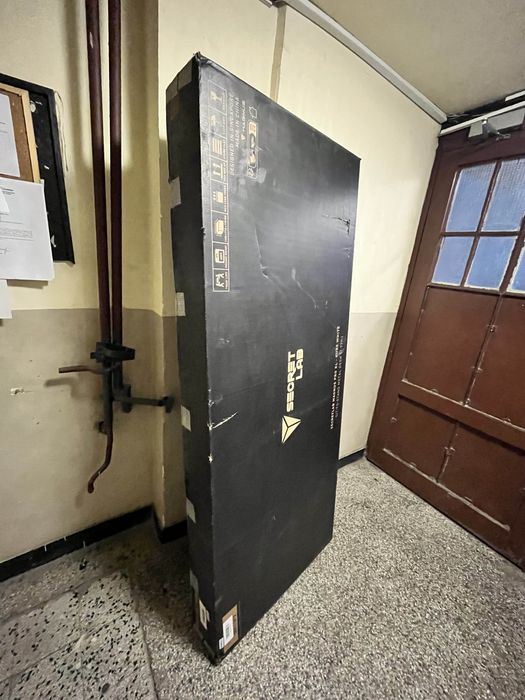 SecretLabs бюро и стол