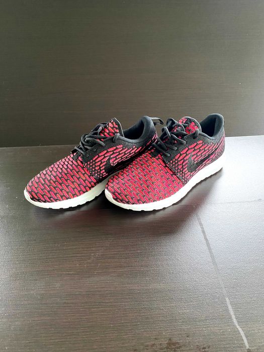 Nike Roshe Run маратонки розово и черно