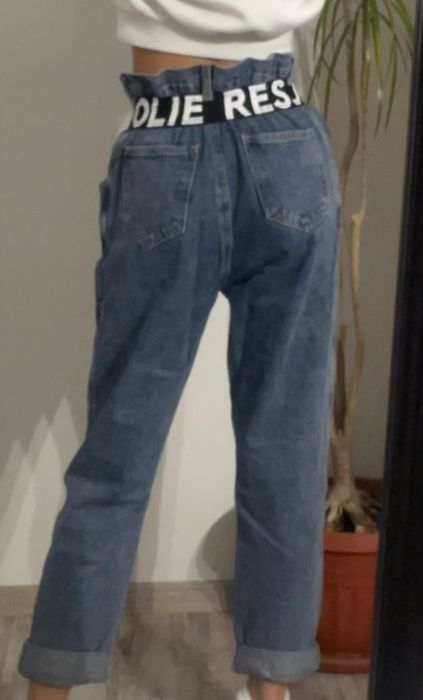 тъмно сини дънки